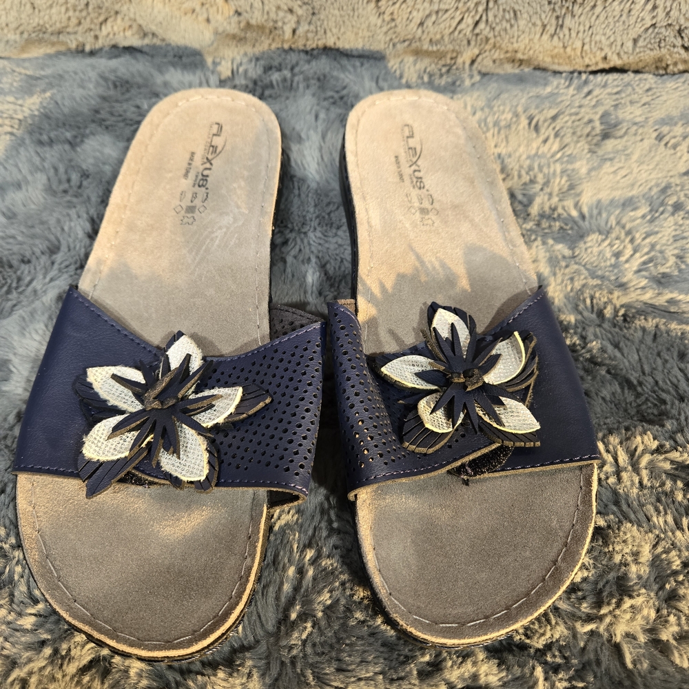 Flexus Women's Navy Floral Sandals